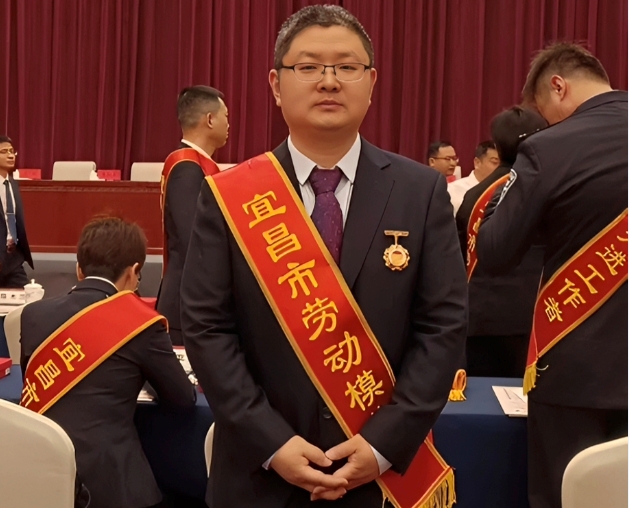 祝賀！微特工程師張艷波榮獲宜昌市“勞動模范”稱號